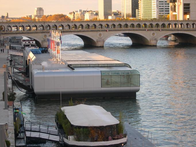  Piscine flottante (13e) (piscine Joséphine Baker)
